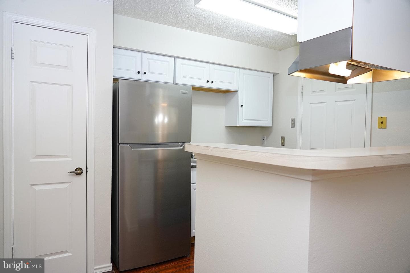 1532 Lincoln Way #203 photo 2