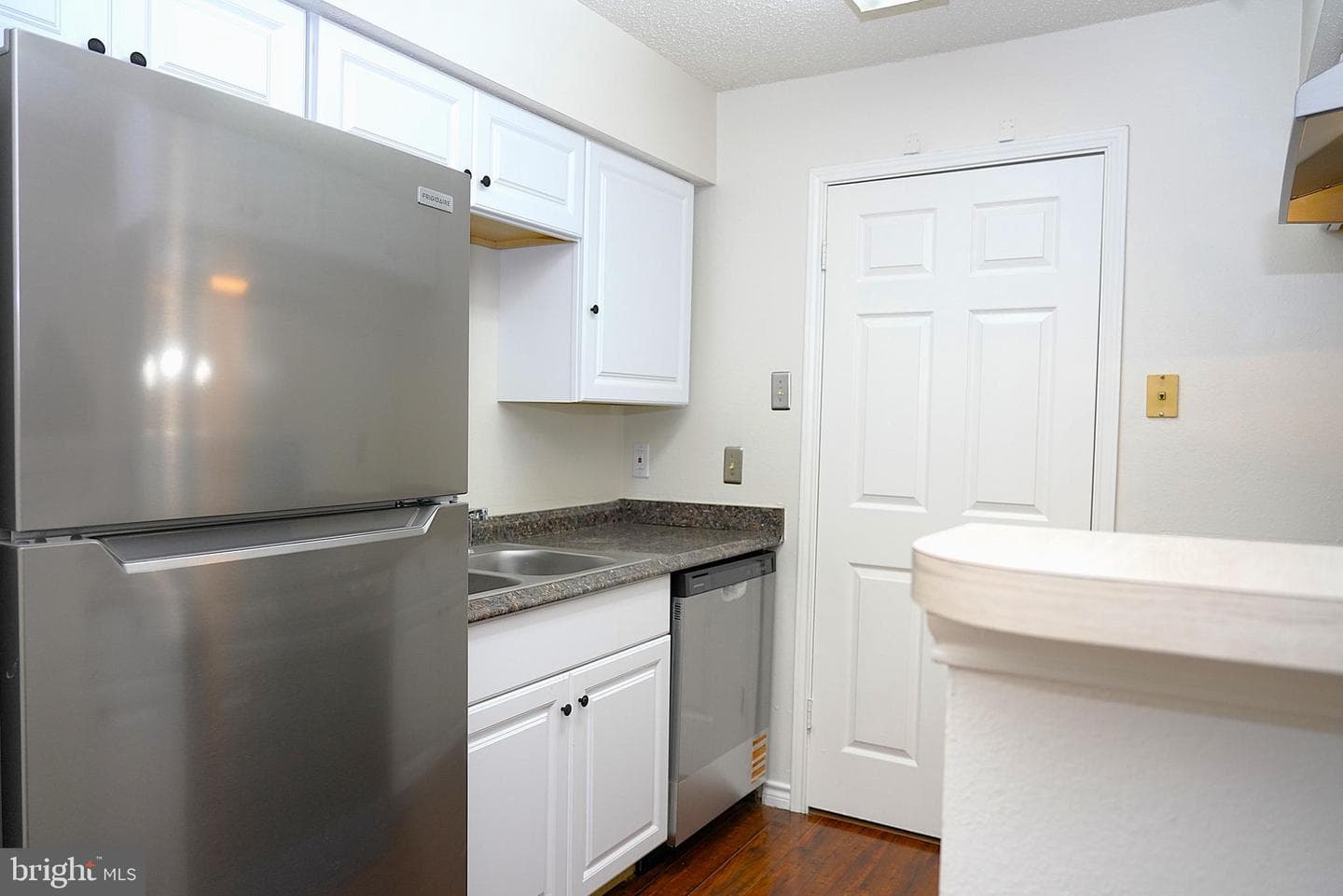1532 Lincoln Way #203 photo 3