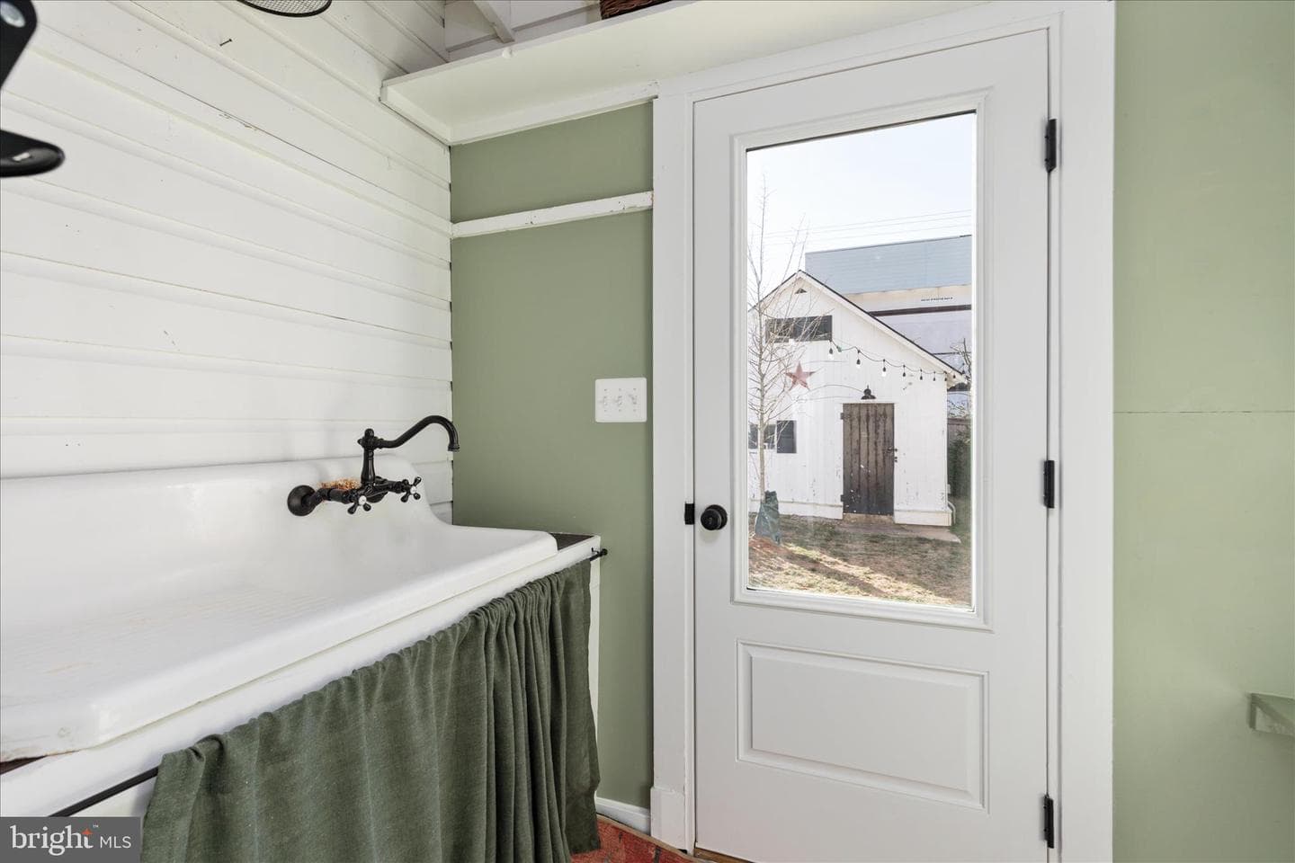 645 Jefferson Street photo 21