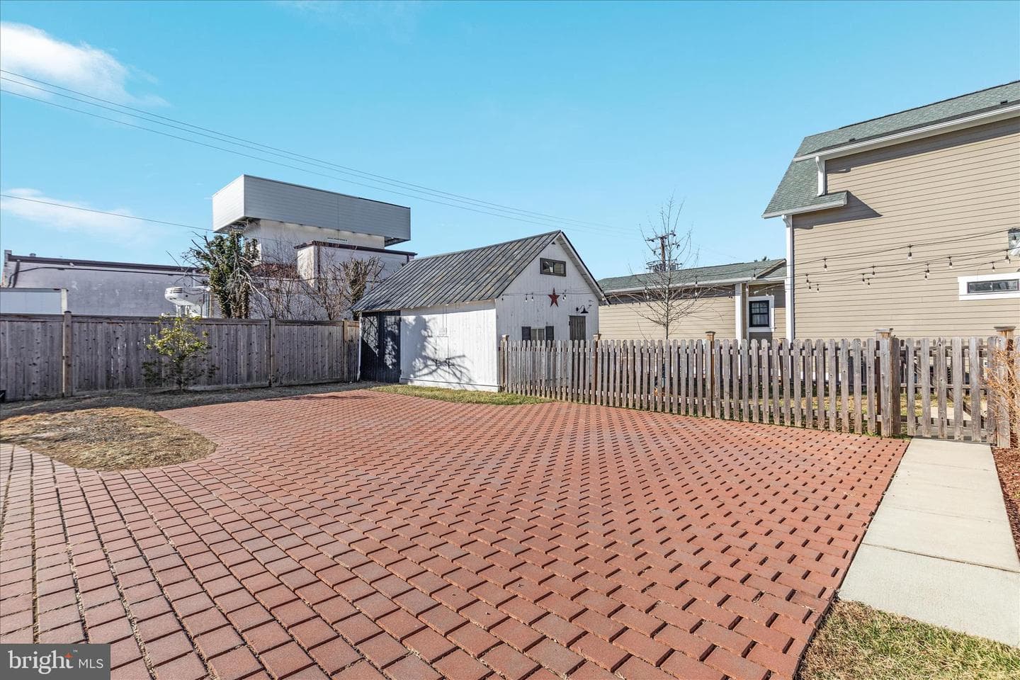 645 Jefferson Street photo 35