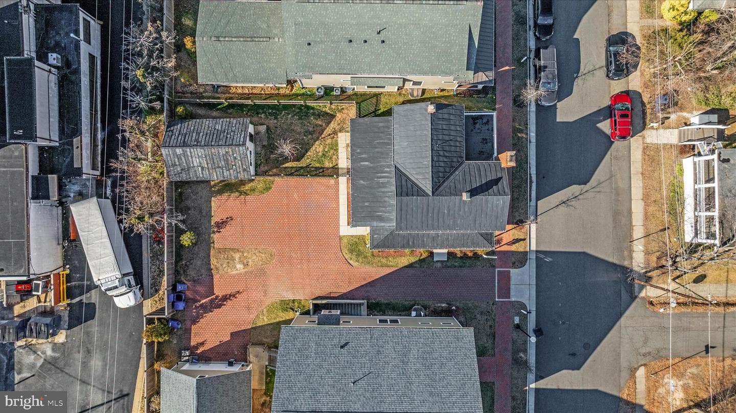 645 Jefferson Street photo 37