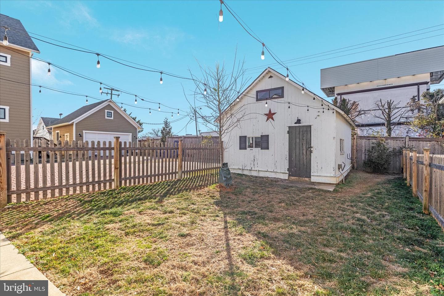 645 Jefferson Street photo 38