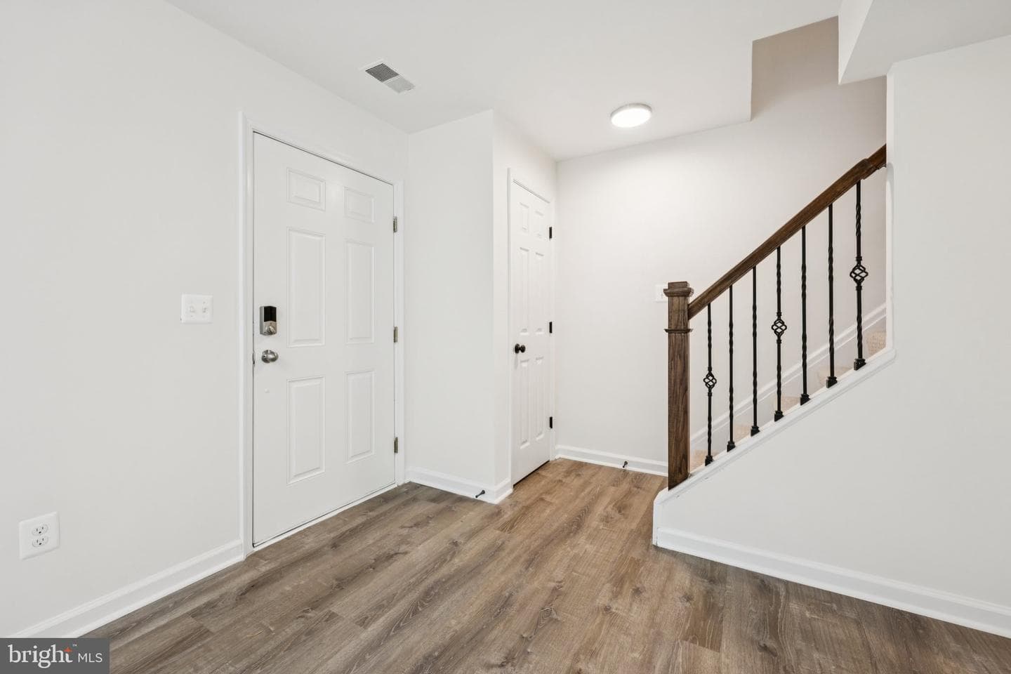 601 Clearwater Court photo 2
