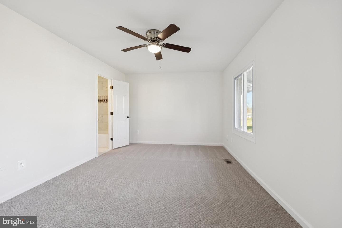 601 Clearwater Court photo 9