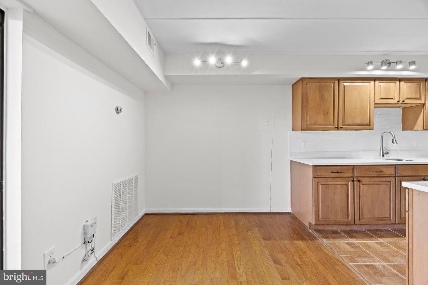 2305 Freetown Court #16/11c photo 8