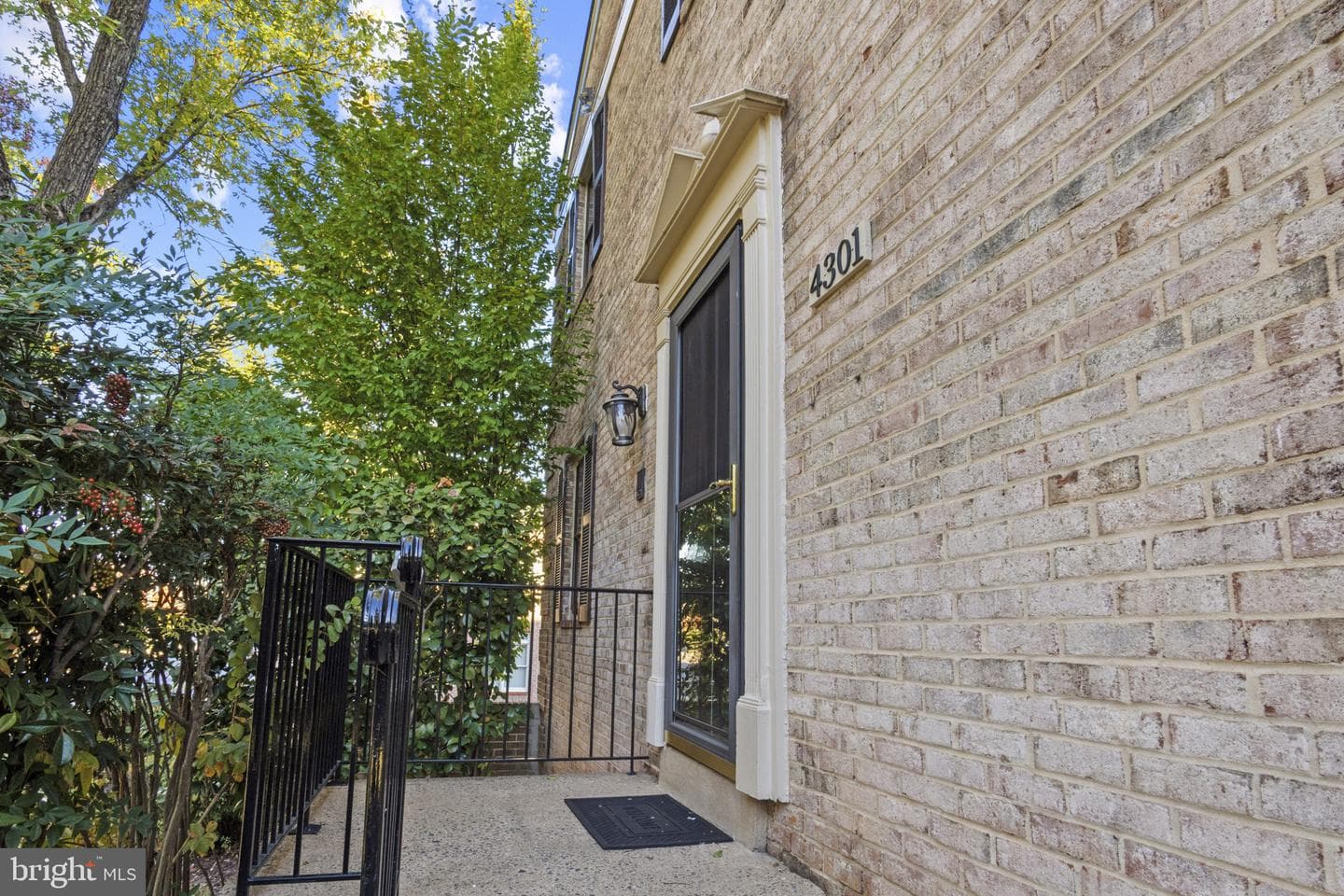 4301 Greenberry Lane photo 3