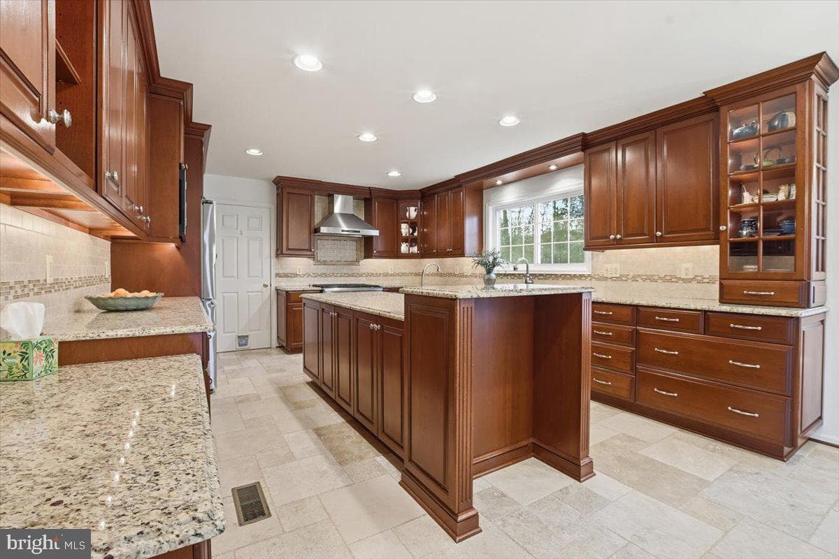 15456 Waters Creek Drive photo 4
