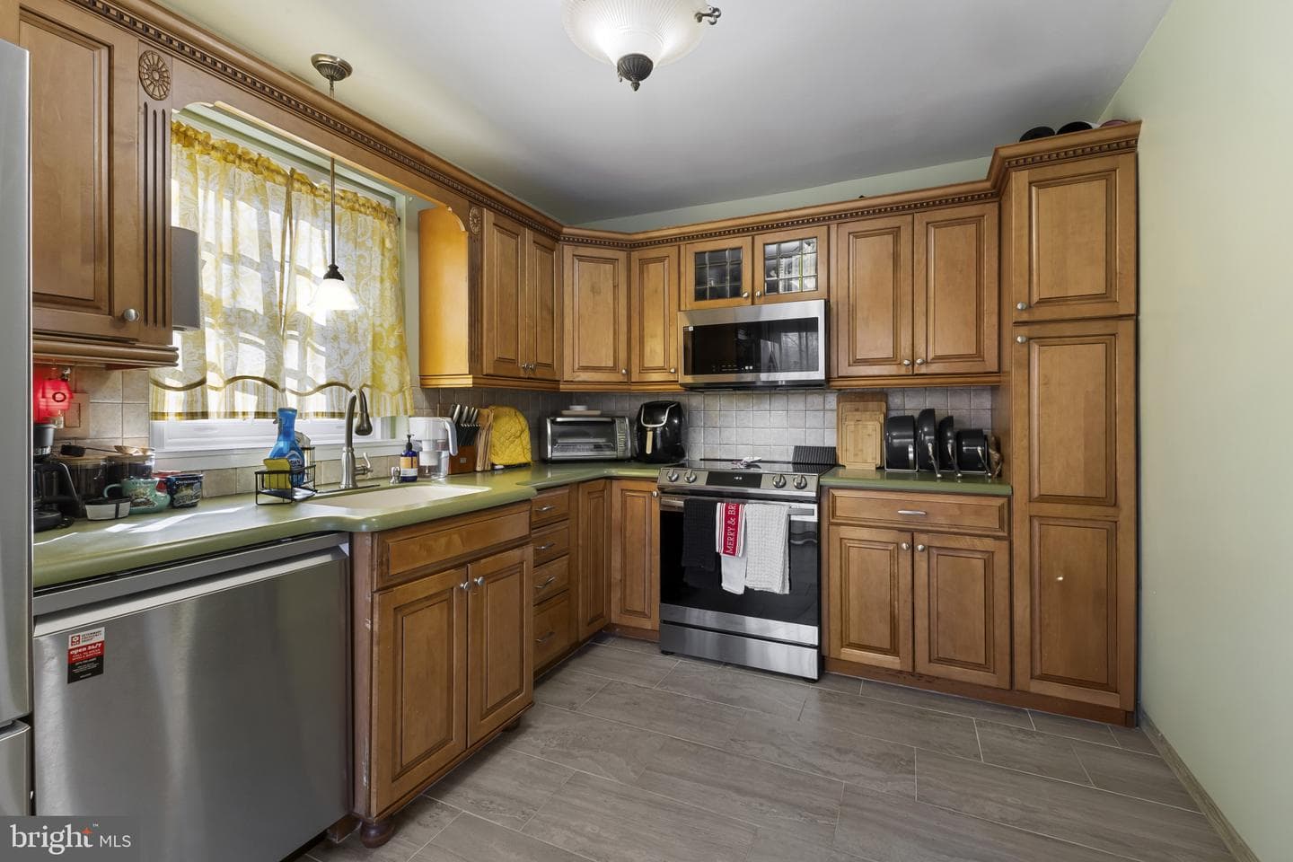 8400 Thompson Road photo 10