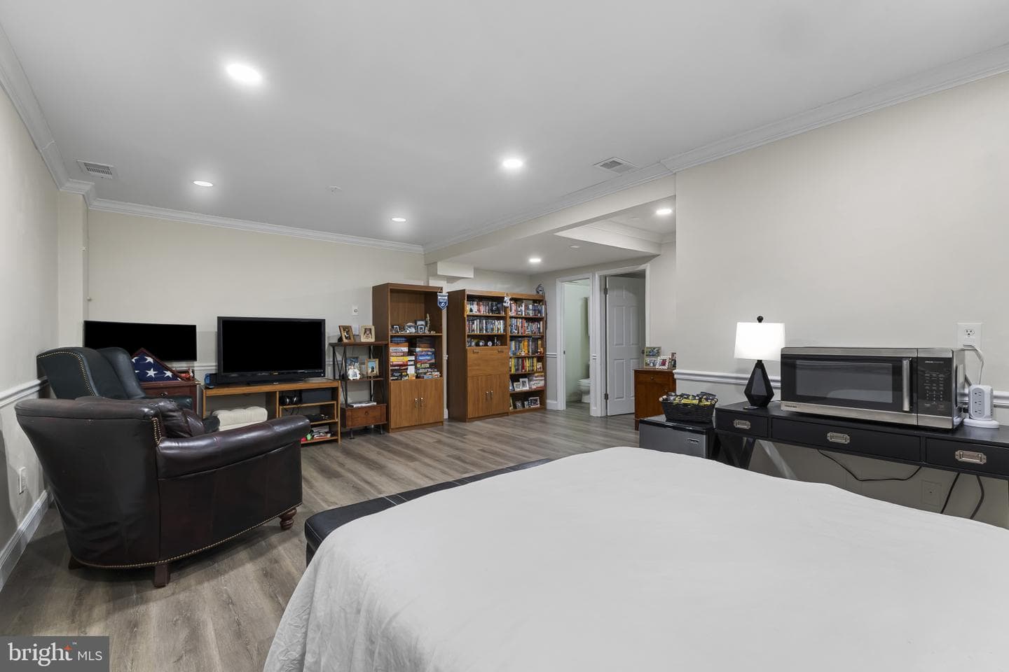 8400 Thompson Road photo 14