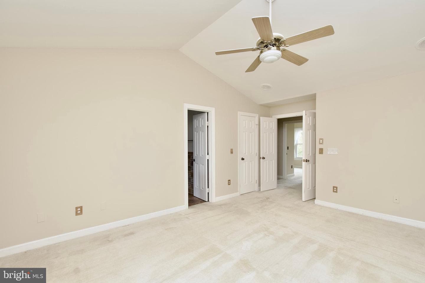 6211 Glenshire Row photo 22