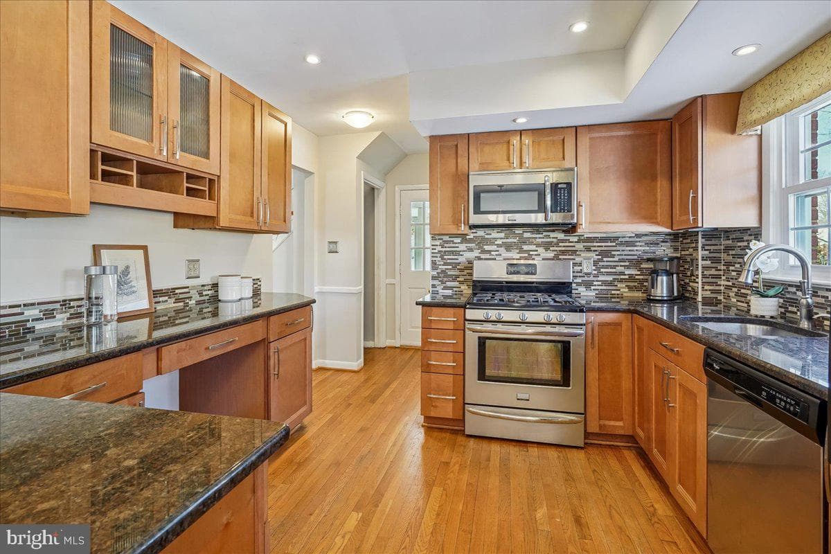 2412 Cavendish Drive photo 13