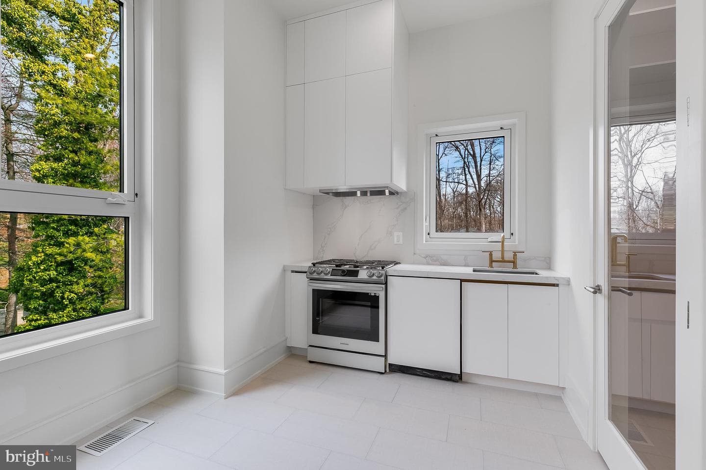 8757 Brook Road photo 22