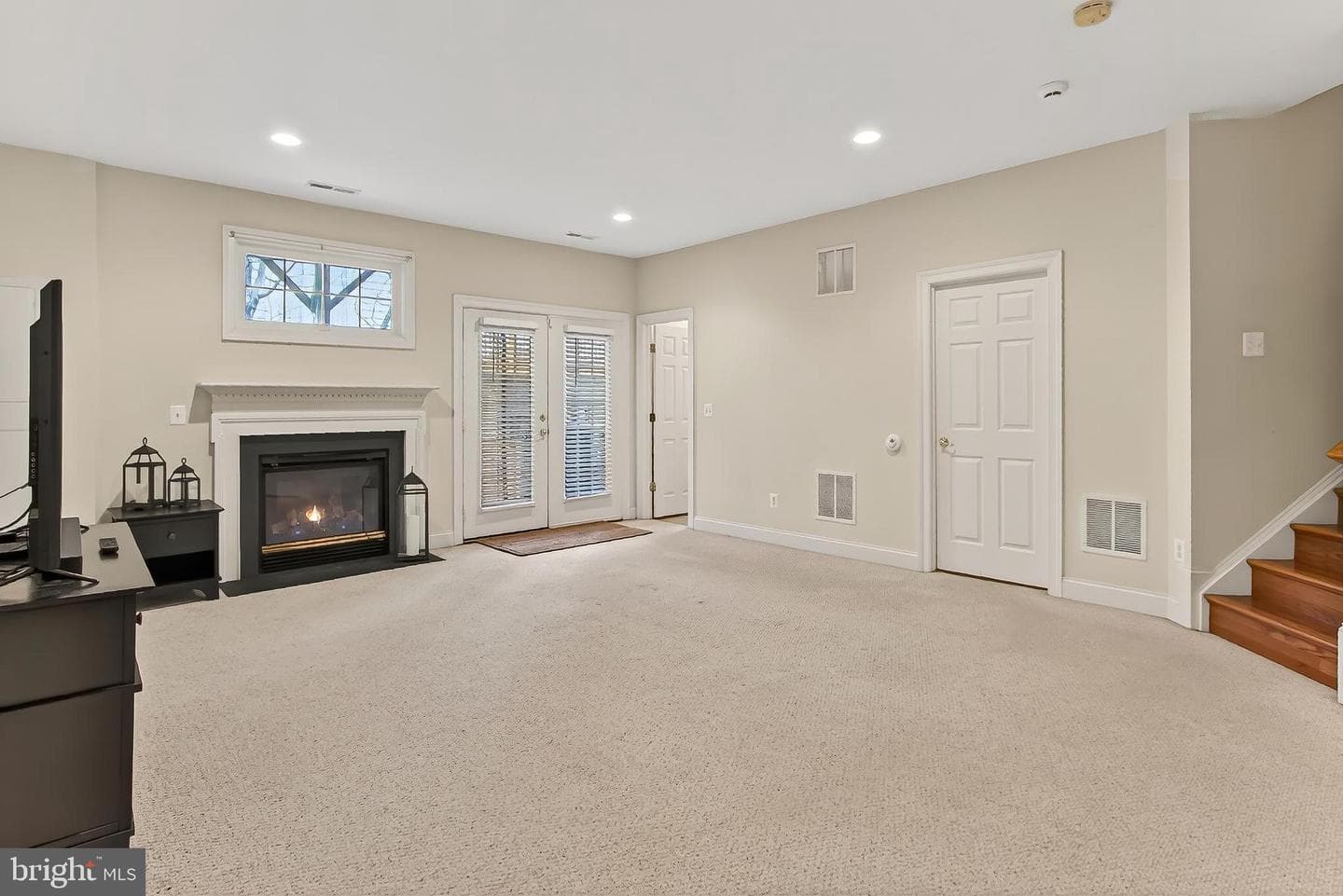 8378 Old Vicarage Street photo 40