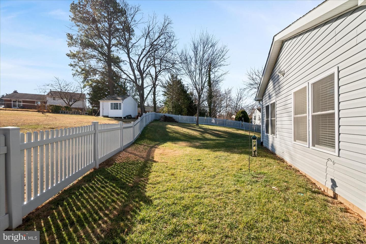 5211 Inverchapel Road photo 43