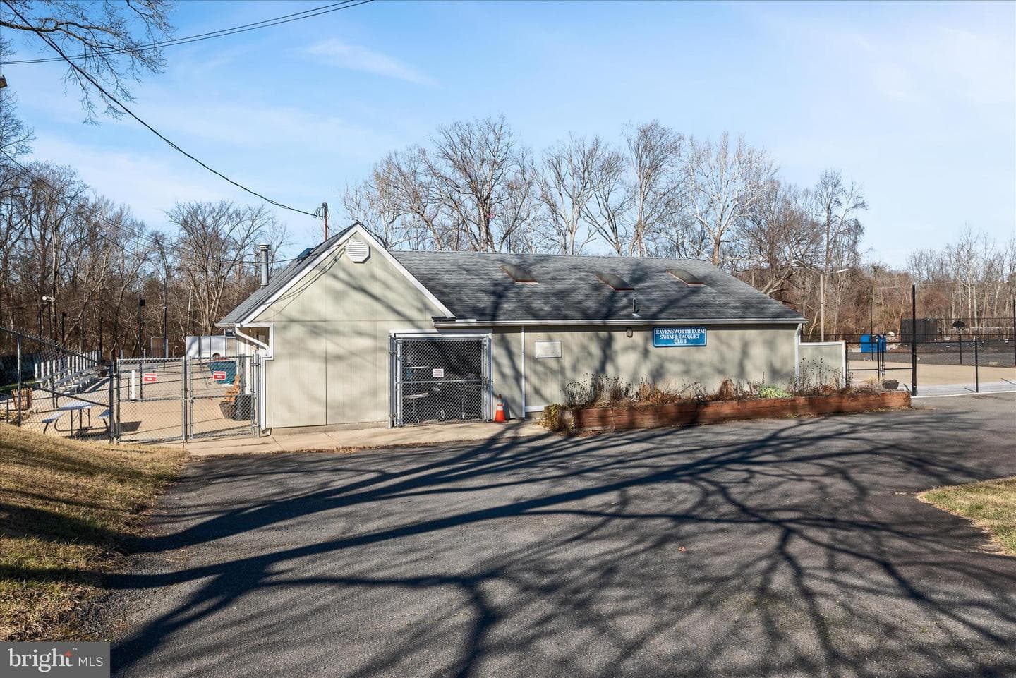 5211 Inverchapel Road photo 57