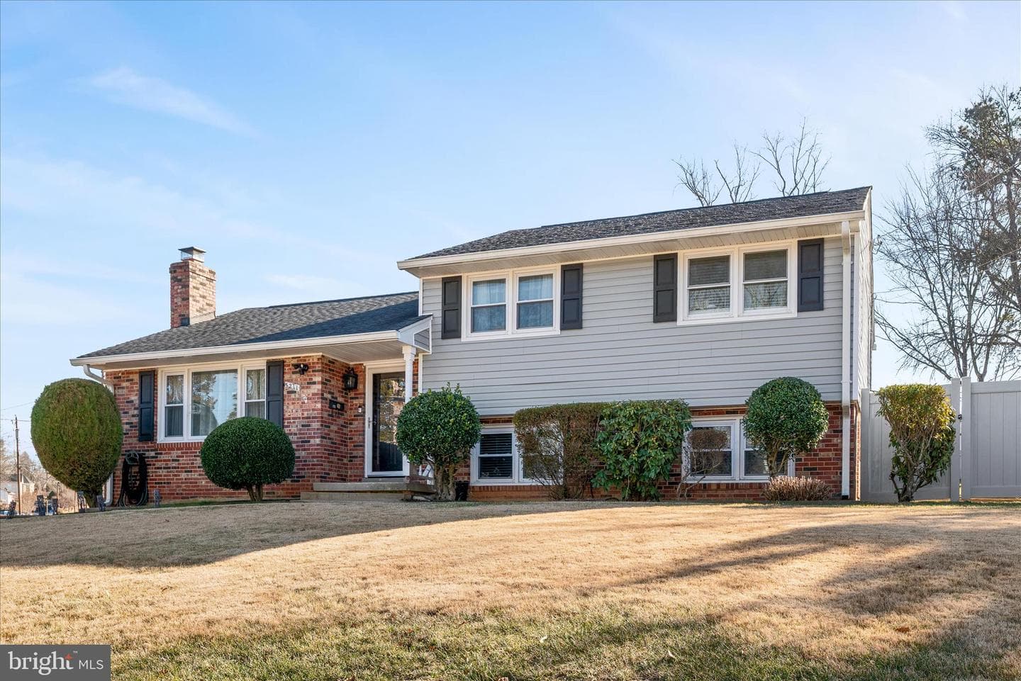 5211 Inverchapel Road photo 9