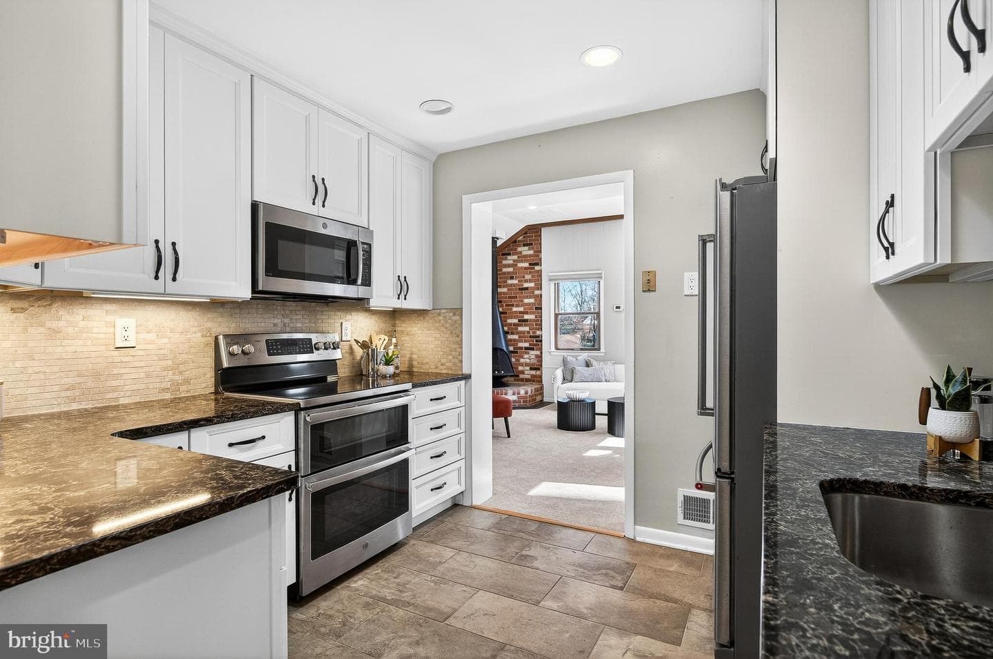 2527 Midway Street photo 10