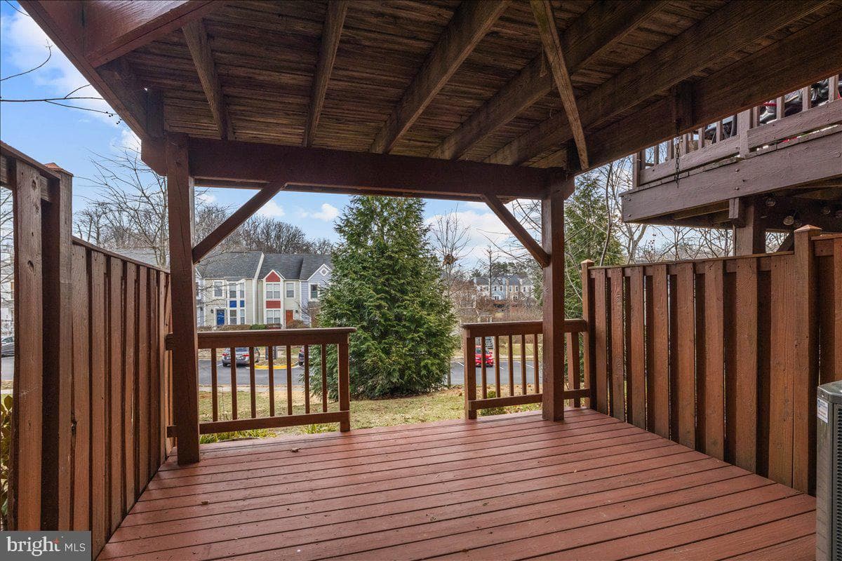 5913 Sir Cambridge Way photo 8