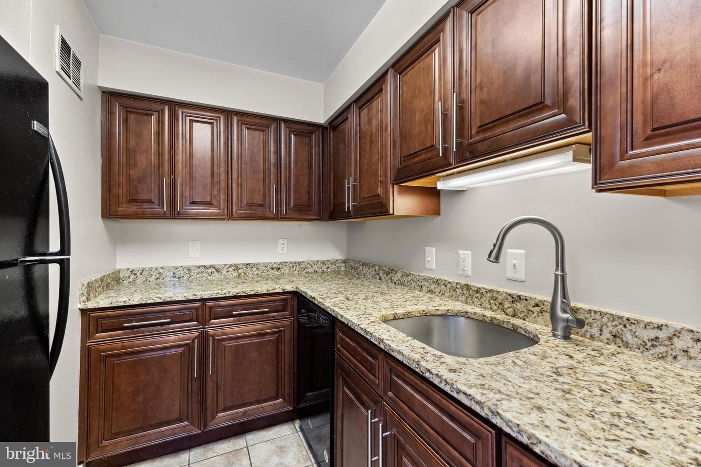 2012 Rollins Drive photo 12
