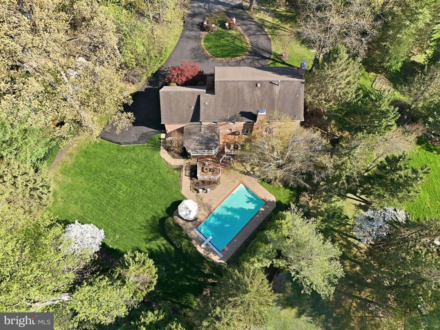 8405 Honeywood Court photo 4