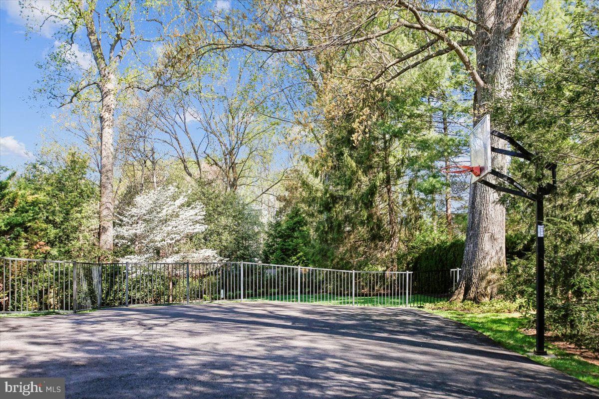 8405 Honeywood Court photo 98