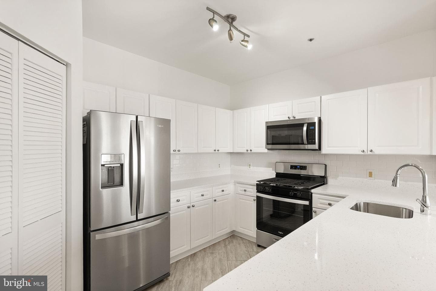 1625 International Drive #305 photo 8