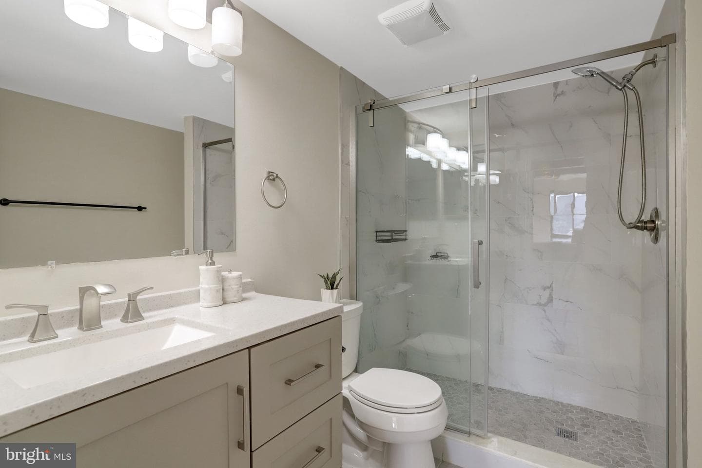 7800 Dassett Court #204 photo 24