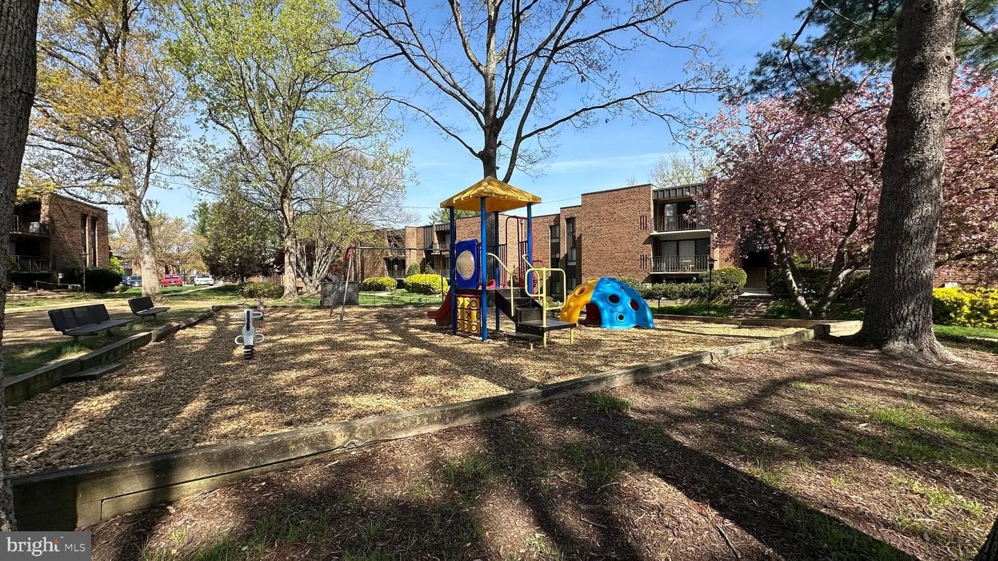7800 Dassett Court #204 photo 36