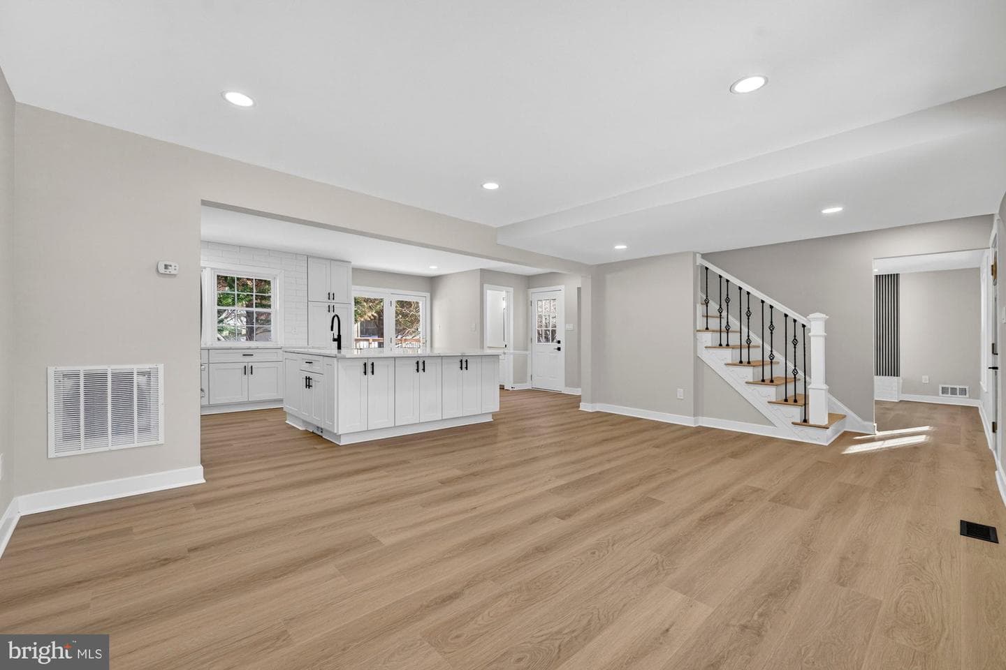 8612 Cottage Street photo 9