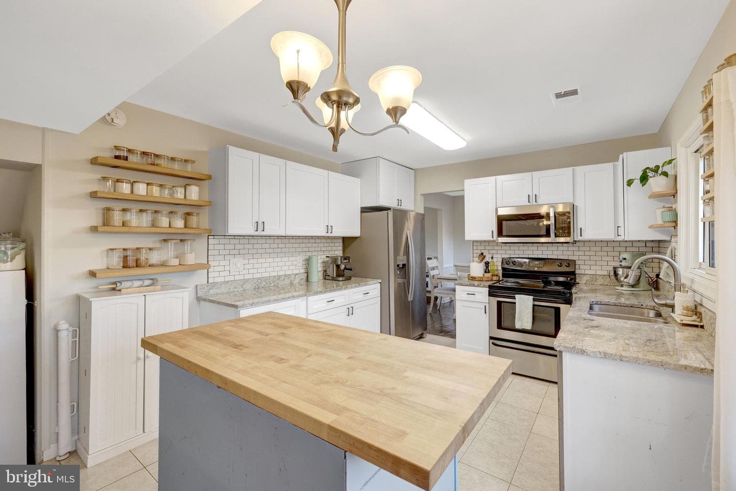 2155 Veenendaal Court photo 13