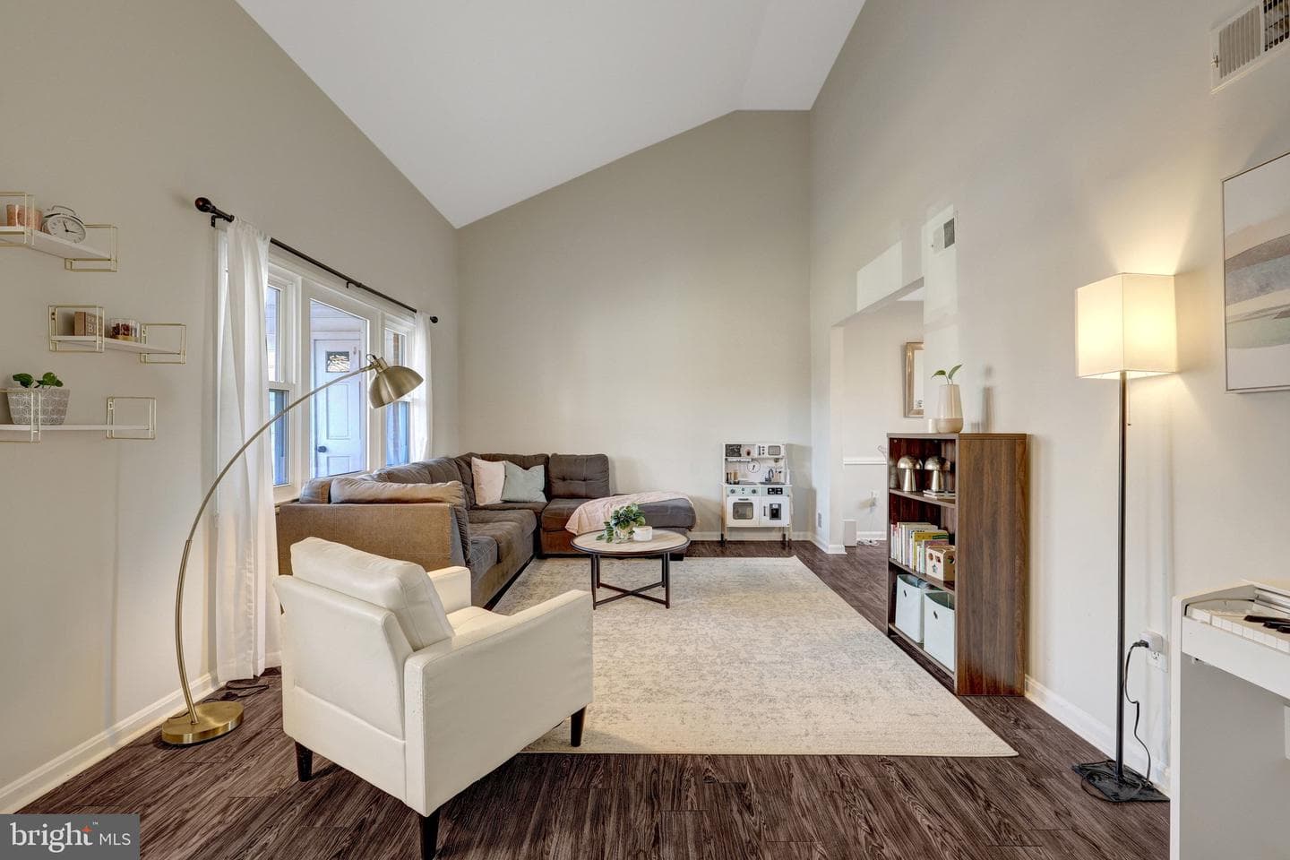 2155 Veenendaal Court photo 5