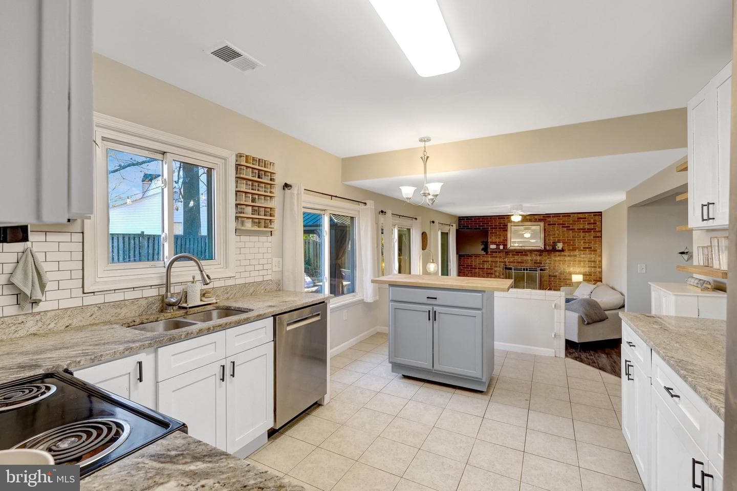 2155 Veenendaal Court photo 8