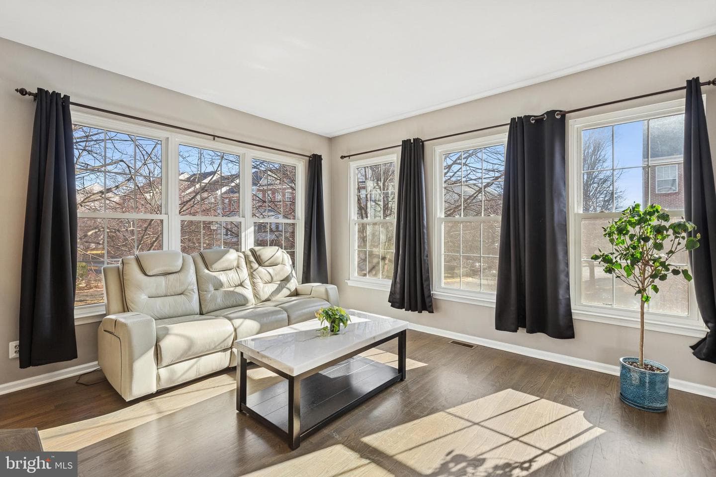 2558 James Monroe Circle photo 2