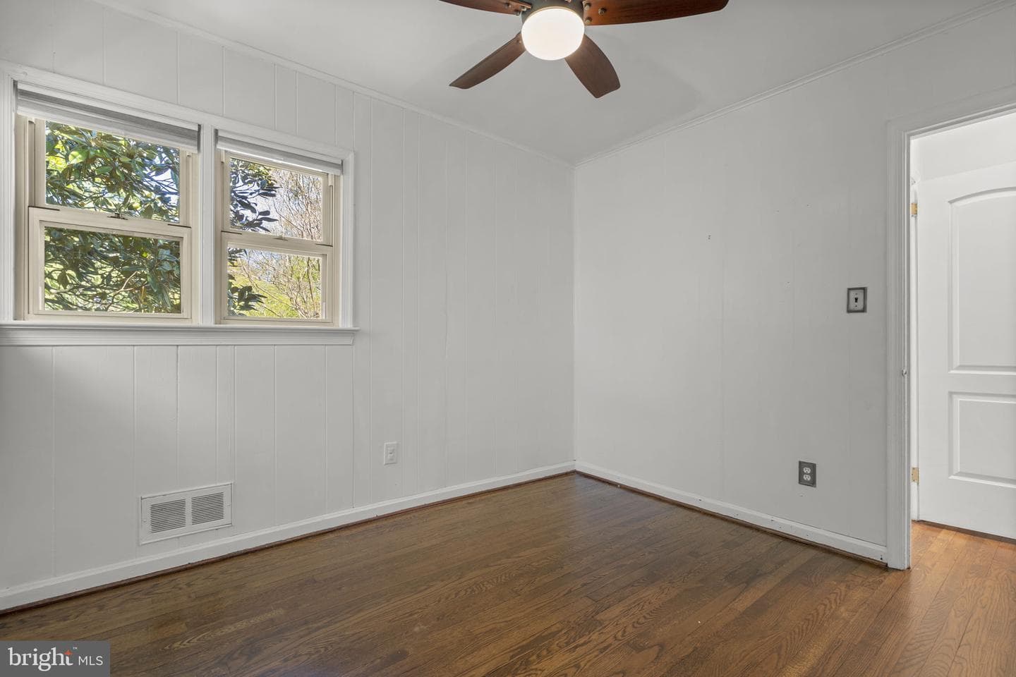 7005 Grove Road photo 35