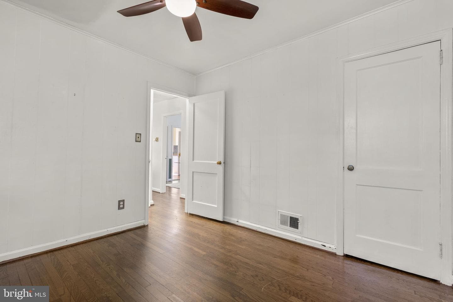 7005 Grove Road photo 36