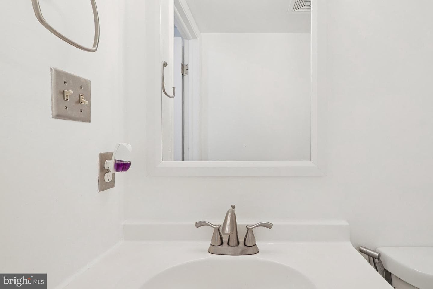 6246 Hillside Road photo 20