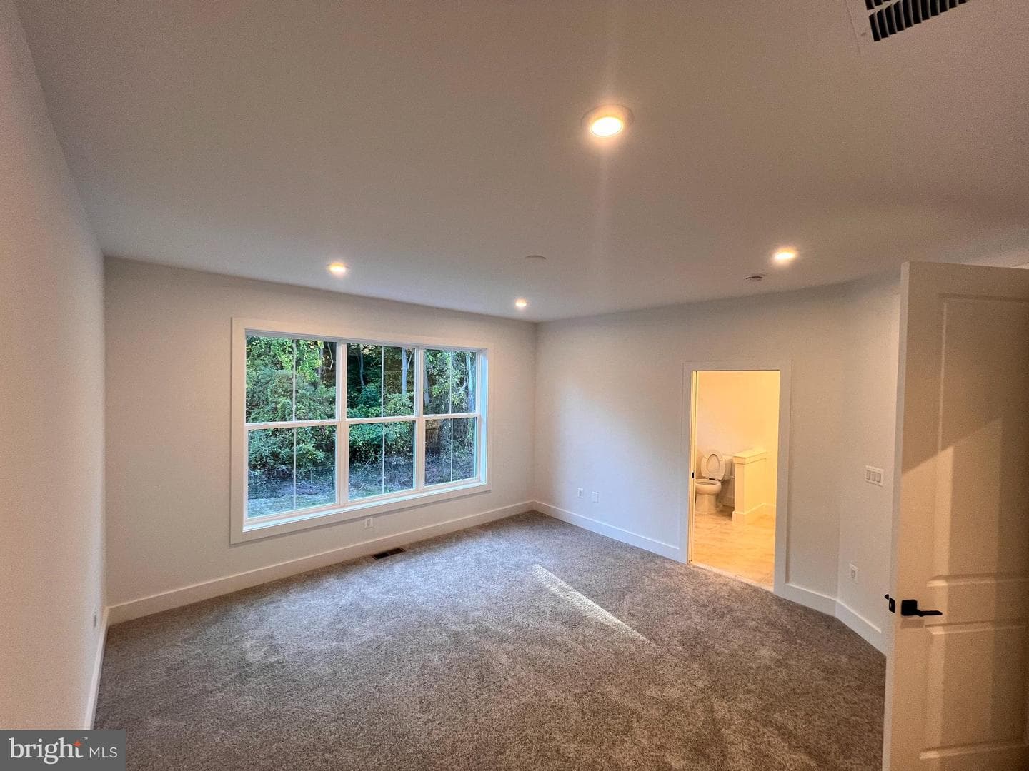 9404 Dandelion Drive photo 14
