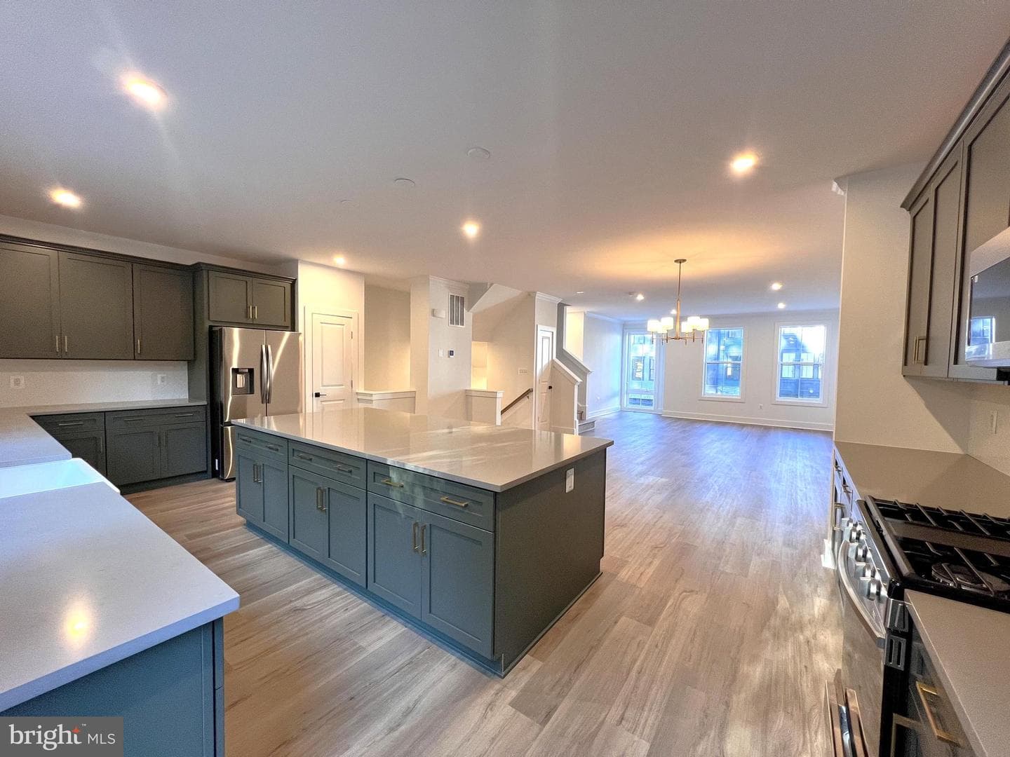 9404 Dandelion Drive photo 4