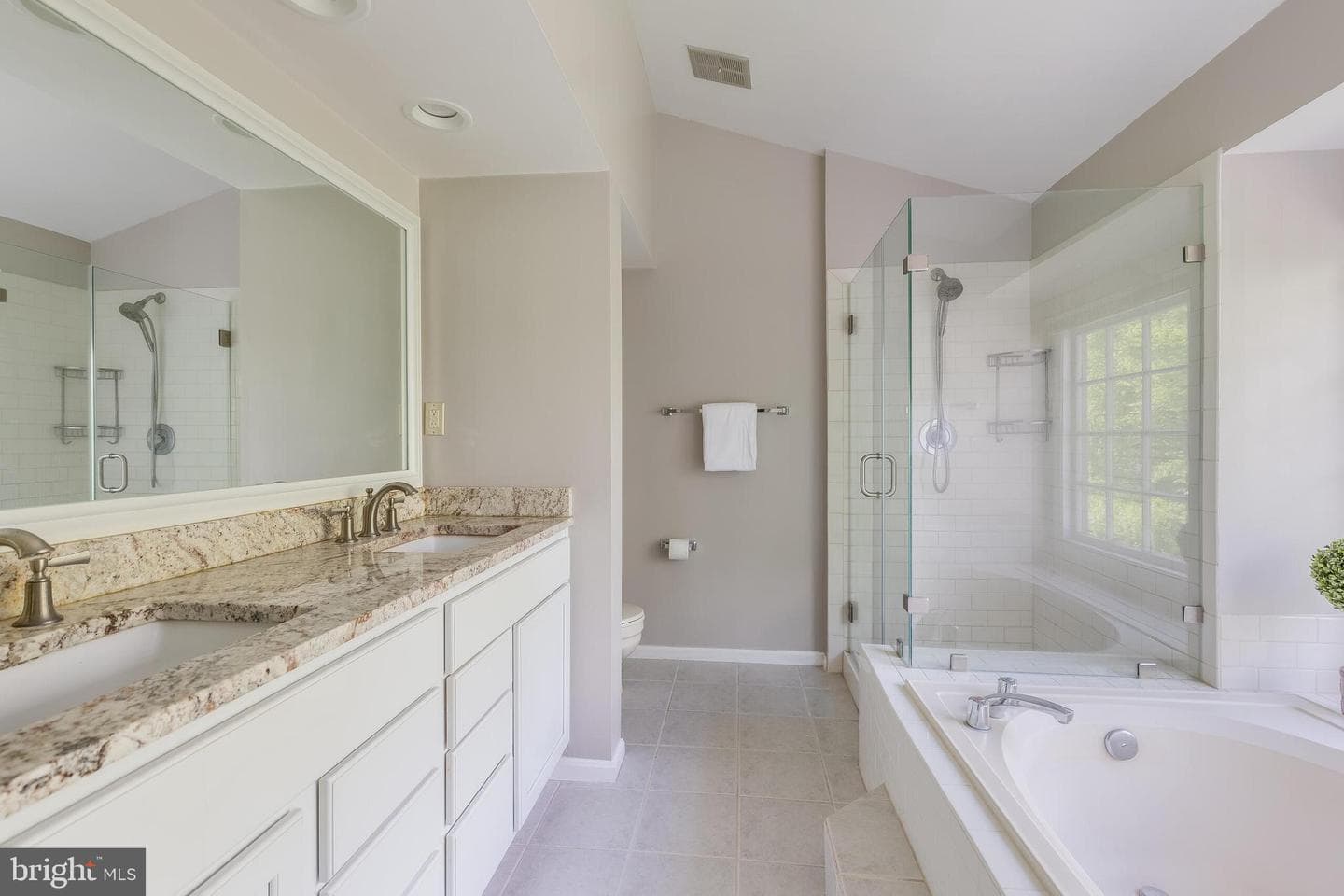 8051 Oak Hollow Lane photo 28