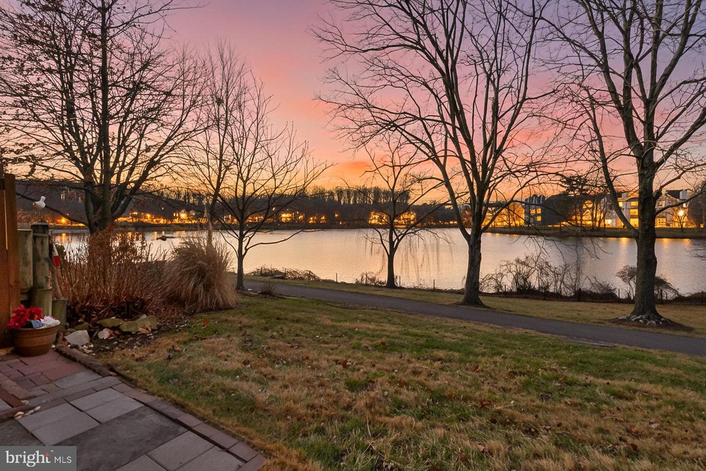 2938 Bridgehampton Court
