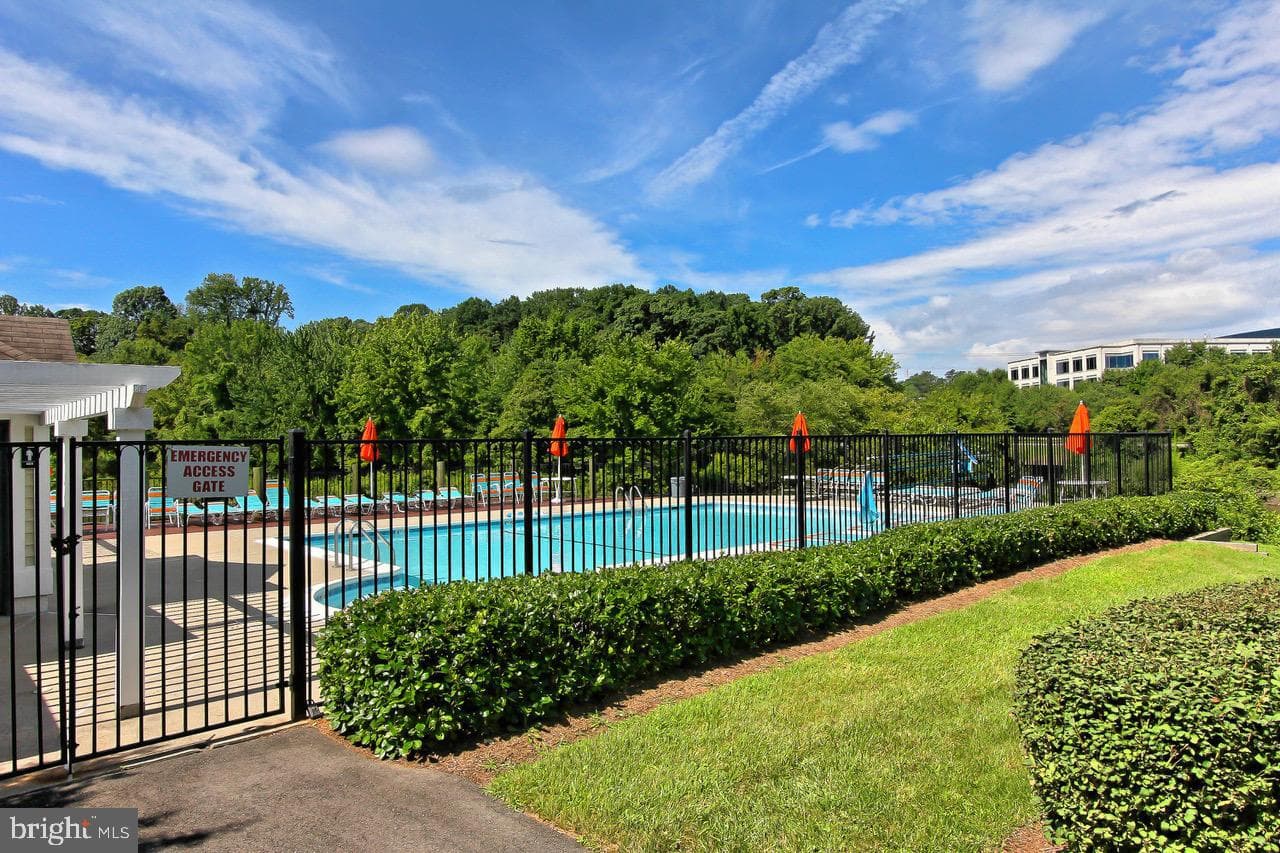 2938 Bridgehampton Court photo 50