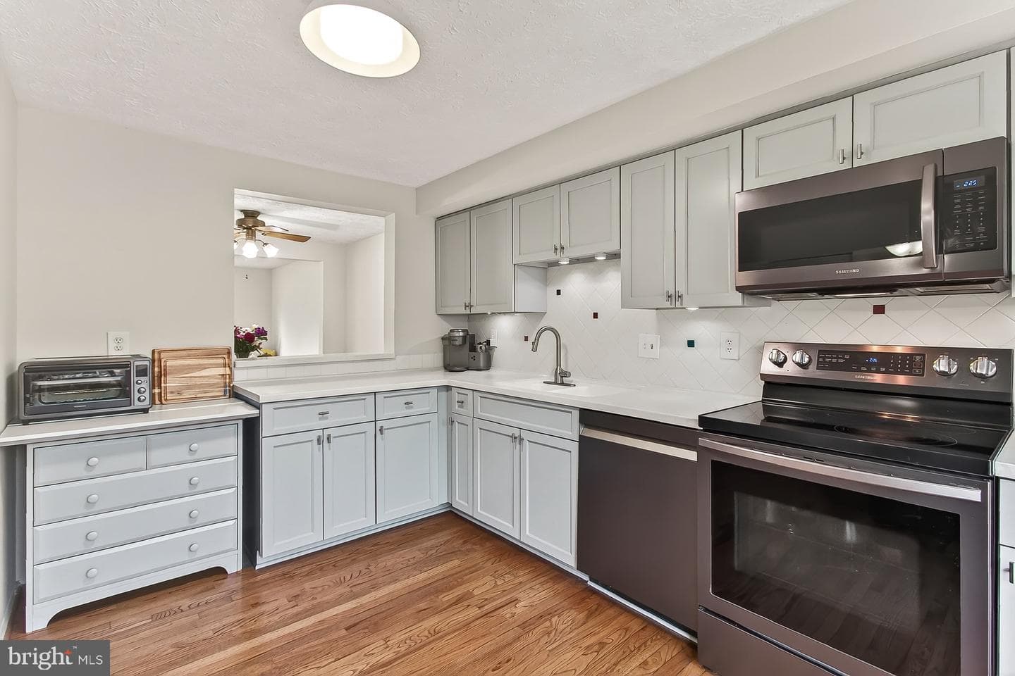 2938 Bridgehampton Court photo 7