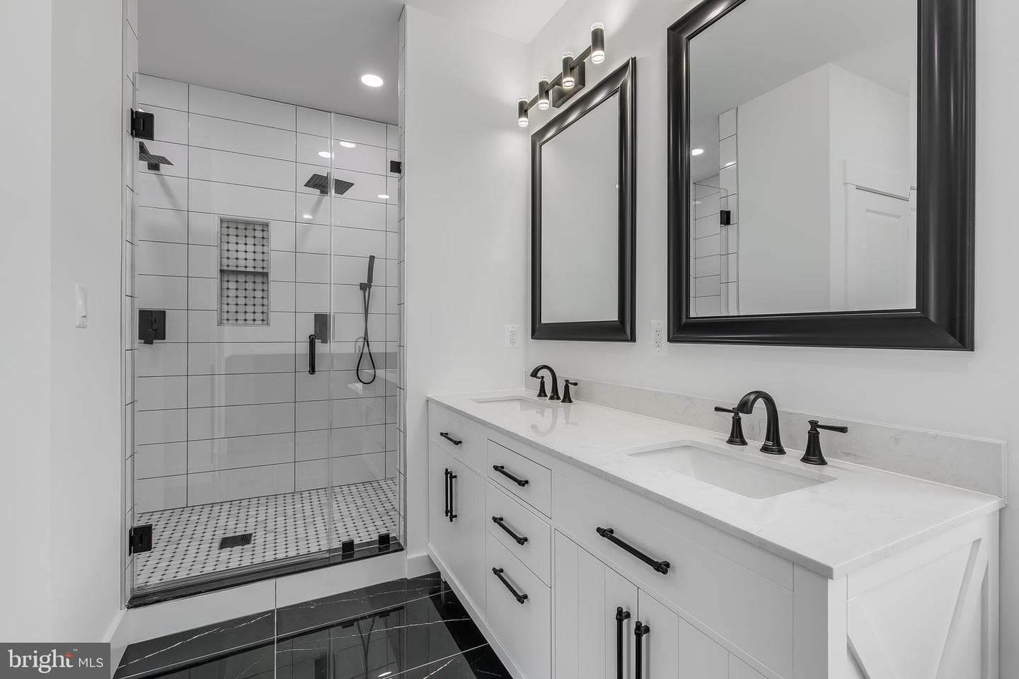2817 Derek Road photo 32