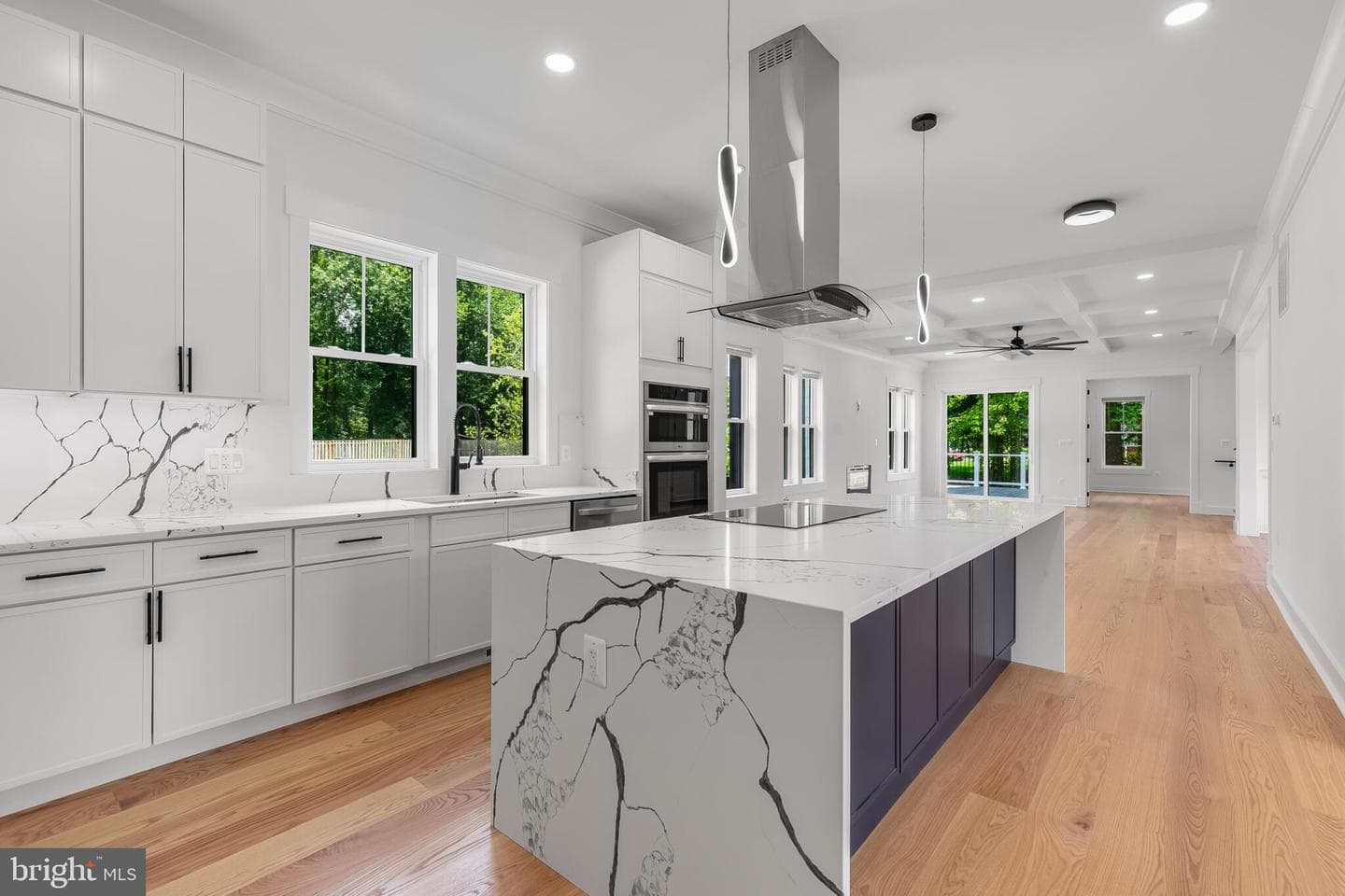 2817 Derek Road photo 6