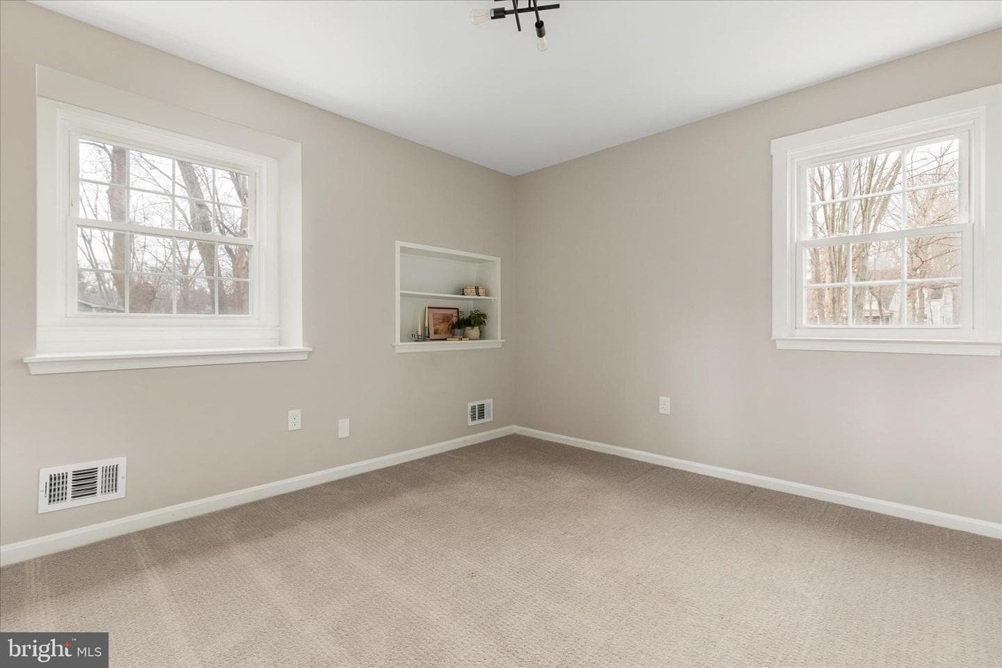 1002 Kerge Court SE photo 27
