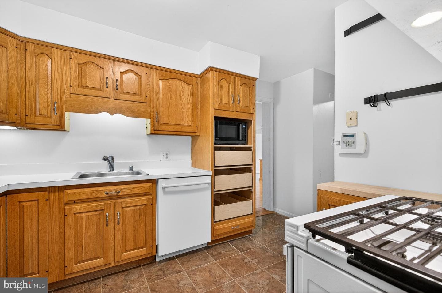 7909 Fairfax Road photo 10