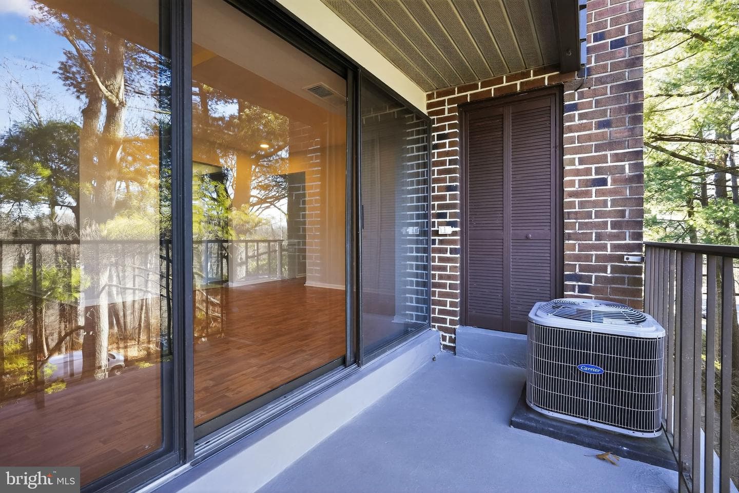 4400 Island Place #302 photo 2