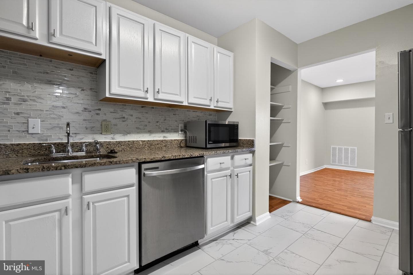 4400 Island Place #302 photo 27