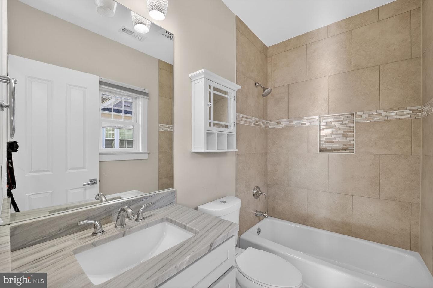 8113 Wellington Road photo 32