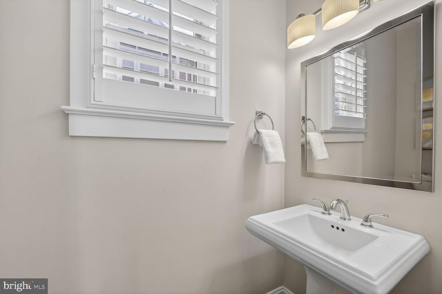 8113 Wellington Road photo 41
